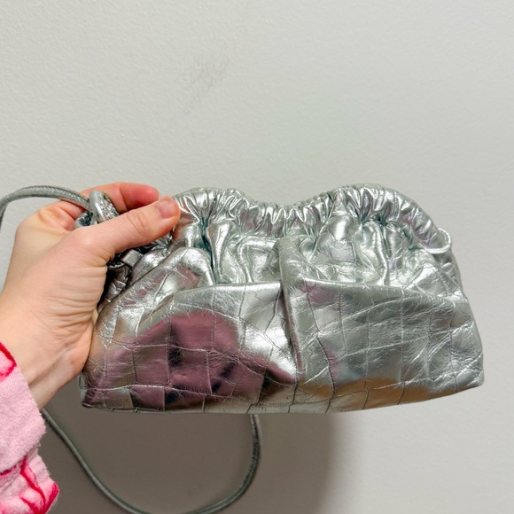 Mansur Gavriel silver metallic cloud clutch convertible shoulder bag holiday - Picture 4 of 15